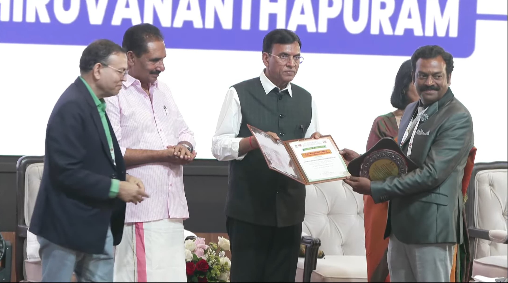 Shri Rajendra Ramesh Pillai, JD (I/c),SRO Thiruvananthapuram receiving the Best Performing SRO Award 2026 under Small Category 